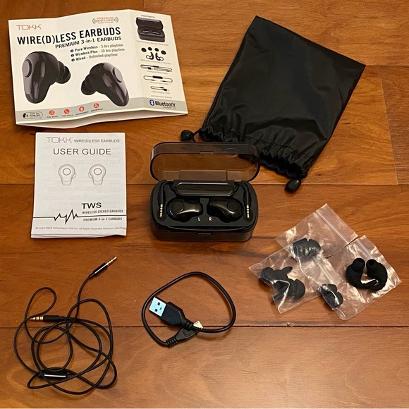 Earbuds and Router - Picture 6 of 9